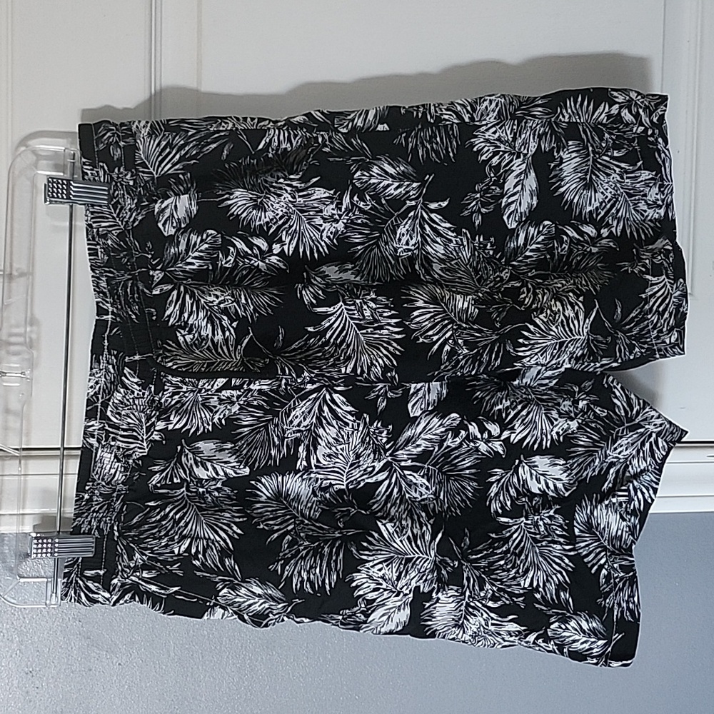 Black and White Casual Button Down Shirt and short Co-ord Tropical Floral Print - Picture 5 of 9